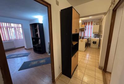 Apartament cu 4 camere semidecomandat în Central