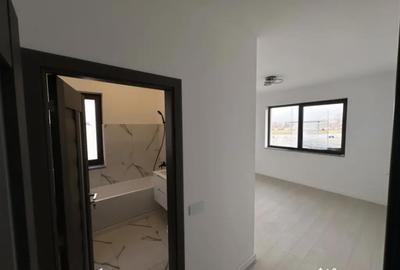 Casă cu 4 camere cu Teren 500 Mp în Central