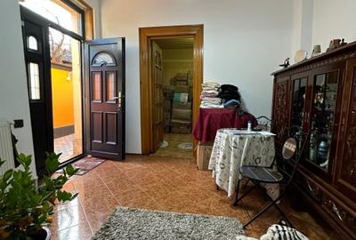 Zona Centrala, casa cu 4 camere si doua spatii comerciale. - 10