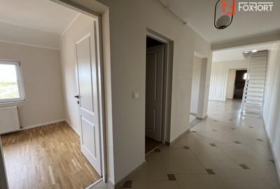 Apartament cu 3 camere, de vanzare, zona Dambovita - 4