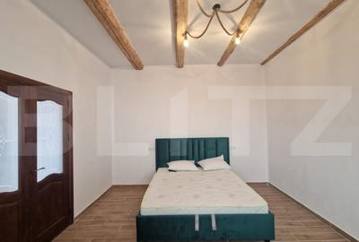 Casa renovata complet Schei, mobilata luminoasa curte individuala - 11