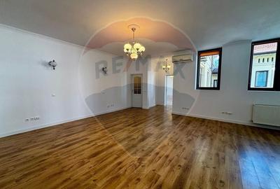 Birou, de 118 mp, în Dacia - 4