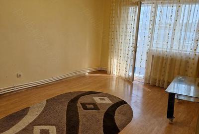 Apartament cu 3 camere decomandat în Urziceni - 2