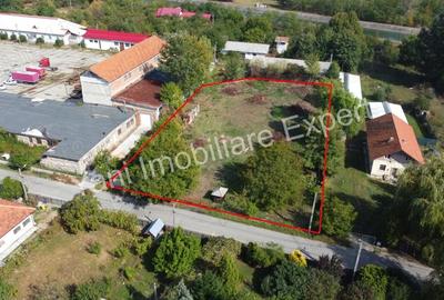 Teren de 3005 mp, în Central - 5