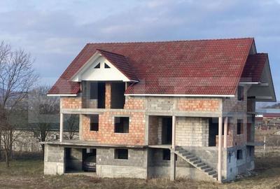 Casa de vanzare la ro?u,500 mp utili poten?ial Unic, loc - 1