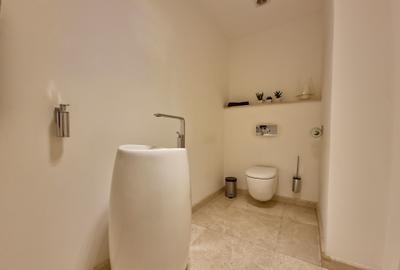 Vila deosebita  la un pas de mare mobilata si utilata - 9