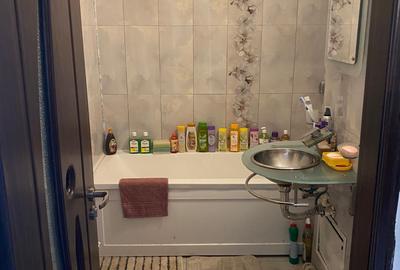 Apartament cu 2 camere decomandat în CET - 3