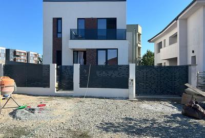 Casă individuală cu 4 camere cu Canalizare în Carrefour