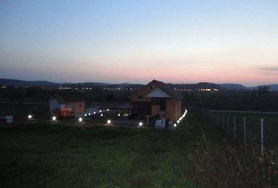 Casă cu 8 camere cu Teren 1290000 Mp în Central - 2