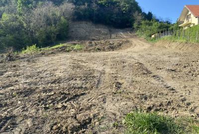 Teren de 3300 mp, în Central - 13