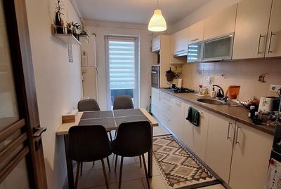 Apartament cu 3 camere decomandat în Turnișor - 1