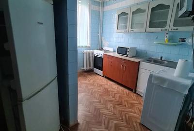 Vand apartament 2 camereetj.3 din 4.tel. - 3