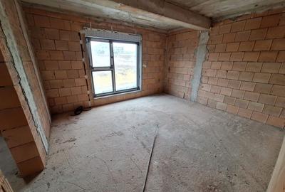 Duplex cu 4 camere cu Canalizare în Borhanci - 9