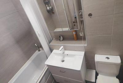 Apartament 2 camere decomandat cu parcare subterana sector 4 - 9