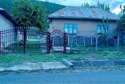 Casă cu 4 camere cu Teren 2000 Mp în Slava Cercheză - 1