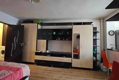 Garsonieră semidecomandată în Micro 3 - 4