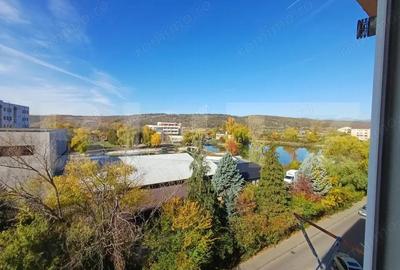 Apartament de vanzare, cu 3 camere, 72 mp, zona parc Debarcader - 1