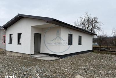 Casă cu 4 camere cu Teren 300 Mp în Central - 1