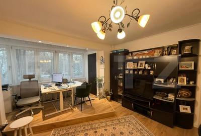 Apartament cu 3 camere semidecomandat, mobilat în Central