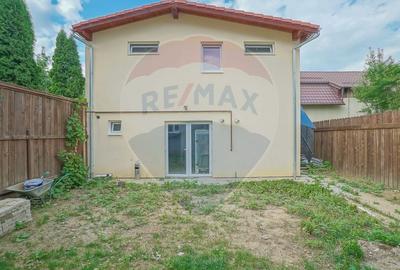 Casă cu 10 camere cu Teren 340 Mp în Florilor - 28