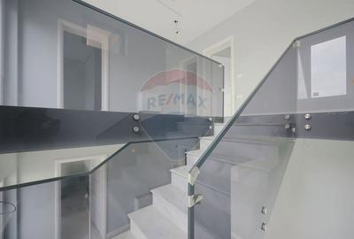 Casă cu 18 camere cu Teren 1859 Mp în Sânmartin - 12