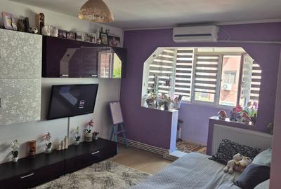 Apartament cu 3 camere semidecomandat în Craiovița Nouă - 4