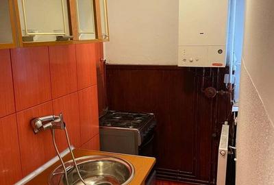 Apartament 3 camere Semidecomandat . - 1