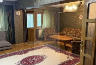Apartament cu 3 camere decomandat, 100 mp, zona ultracentral