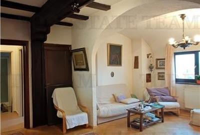 Apartament de 3 camere ultracentral, 2 intrari, lift cu acces privat, pod pentru - 3