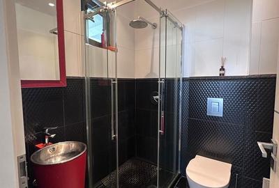 Apartament cu 3 camere, mobilat în Tei
