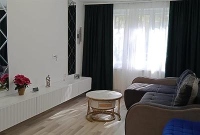 Apartament cu 2 camere semidecomandat, mobilat în Central