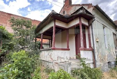 Casă cu 4 camere cu Teren 344 Mp în Central - 3