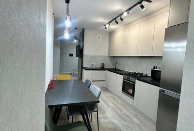Apartament cu 2 camere decomandat în Tractorul