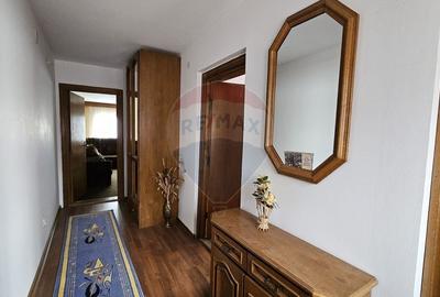 Casă cu 6 camere cu Teren 200 Mp în Central - 25