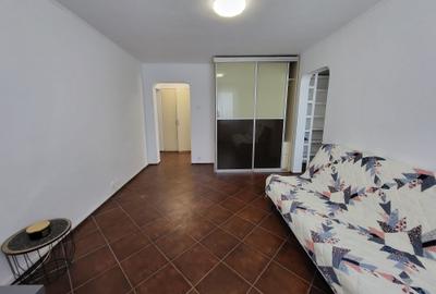 P-ta Victoriei-Ap. 2 cam, mob/util, excelent pt. investitie - 2