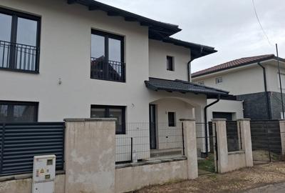Duplex cu 4 camere cu Teren 247 Mp în Plopi - 1