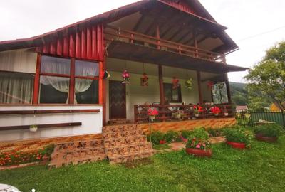 Casă cu 7 camere cu Teren 499 Mp în Tulnici - 2
