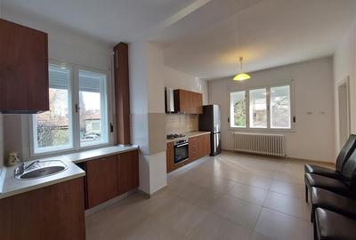 Apartament cu 5 camere semidecomandat, mobilat în Central