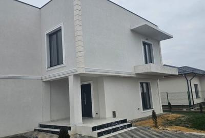 Casă individuală cu 6 camere cu Teren 412 Mp în Malu Mare - 1