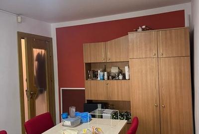 De vânzare - Spațiu comercial 56 mp - Intrare din stradă + casa scarii - 16
