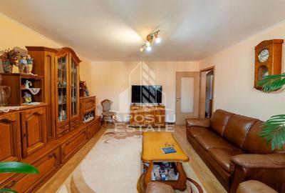 Apartament cu 3 camere,  doua bai , centrala termica , decomandat - 2