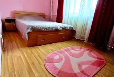 Apartament cu 3 camere semidecomandat în Petrișor - 1