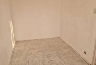 Podul Inalt ,se vinde la parter apartament 2 camere pret 46000 euro. - 10