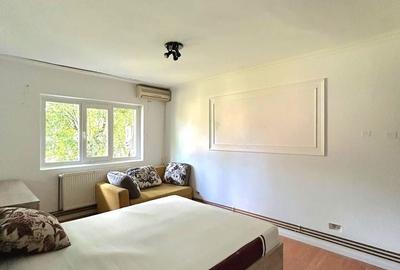 Apartament cu 3 camere decomandat, mobilat în Lipovei