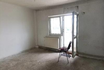 Apartament cu 3 camere decomandat în Berceni - 2