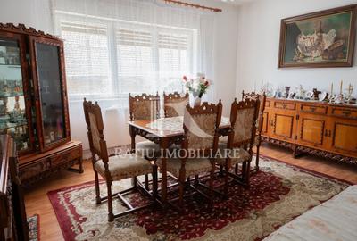 Apartament cu 4 camere decomandat în Central