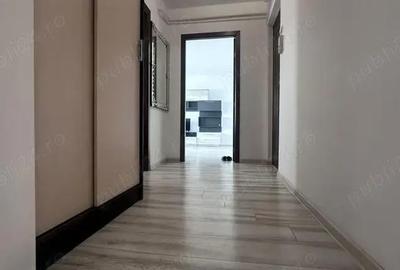 Apartament cu 2 camere decomandat în Micro 4 - 9