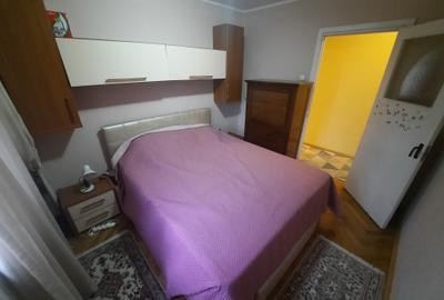 Apartament cu 3 camere, etaj 2/4, zona Podu Ros - 3