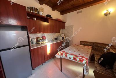 Pensiune de 7 camere cu 5 bai si teren de 377mp situata in P - 3