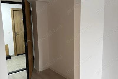 Garsoniera cu terasa mare, loc de parcare subteran, metrou Republica - 1